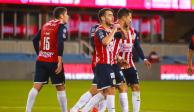 Futbolistas de Chivas festejan un gol en un partido amistoso contra León, el pasado 9 de octubre.