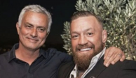 El entrenador José Mourinho y Conor McGregor, peleador de la UFC, convivieron en Roma.