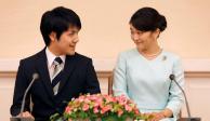 El esposo Kei Komuro y la princesa Mako en conferencia de prensa para anunciar su compromiso en septiembre.