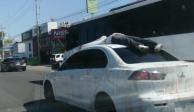 En Sinaloa, se pidió a un conductor no circular con la decoración de su auto por hacer&nbsp;apología a la violencia.