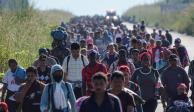 Al rededor de mil 200 personas atraviesan el territorio nacional en la caravana migrante.