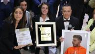Octavio Ocaña recibe emotivo homenaje y le otorgan una Luminaria de Oro