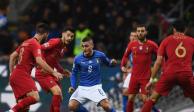 Una acción de un duelo entre Italia vs Portugal