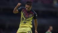 Salvador Reyes festeja un gol con el América en el Torneo Grita México Apertura 2021.