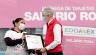 Alfredo del Mazo en el vento donde se anunció que se llegó a 500 mil beneficiarias del Salario Rosa.