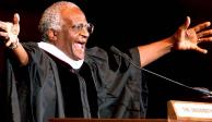 Desmond Tutu fue nombrado por Nelson Mandela como "el arzobispo del pueblo"