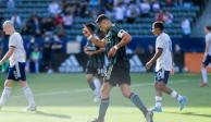 Javier "Chicharito" Hernández festeja uno de sus goles con el Galaxy, que cerró con un empate ante el DC United su preparación para la próxima campaña de la MLS.