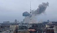 Bombardeo a torre de telecomunicaciones en Kiev, ayer.