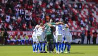 Jugadores del Querétaro previo a un partido del club en el Torneo Clausura 2022 de la Liga MX.