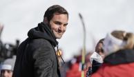 El tenista suizo Roger Federer camina cerca de la meta de una competencia de esquí alpino en Lenzerheide, Suiza, el pasado 5 de marzo.