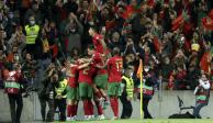 Jugadores de Portugal festejan uno de sus goles contra Macedonia del Norte en la repesca europea rumbo a Qatar 2022.