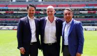 Yon de Luisa, Gianni Infantino y Emilio Azcárraga durante la visita del presidente de la FIFA al Estadio Azteca.