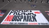 Una manta donde se exige justicia para los periodistas asesinado Amigos y familiares de periodistas asesinados protestaron en Veracruz.
