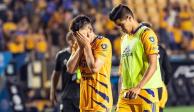 Jugadores de Tigres se lamentan tras su eliminación a manos de Tigres en las semifinales del Torneo Clausura 2022 de la Liga MX.