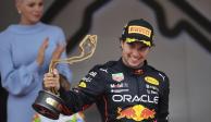Checo Pérez festeja su victoria en el Gran Premio de Mónaco de F1, el pasado 29 de mayo.