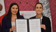 Claudia Sheinbaum, jefa de Gobierno, e Indira Vizcaíno, gobernadora de Colima, encabezaron la firma de convenio entre ambos gobiernos en materia de seguridad.