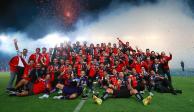 Futbolistas del Atlas festejan el título obtenido en el Torneo Clausura 2022 de la Liga MX, el pasado 29 de mayo.