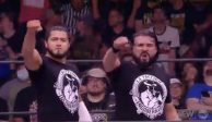 Rush y Andrade El Ídolo después de vencer a Rey Fénix en la AEW.