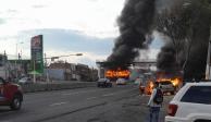 Ayer, un enfrentamiento entre fuerzas federales y bandas del crimen organizado provocó quema de vehículos.