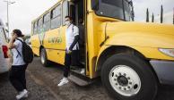 El gobernador de Querétaro, Mauricio Kuri González, da banderazo de salida a unidades del programa de transporte escolar gratuito en el estado