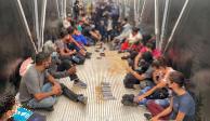 Instituto Nacional de Migración rescata a 47 migrantes que viajaban en caja de tráiler por San Luis Potosí.