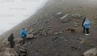Policías de alta montaña auxilian a dos personas en el Nevado de Toluca