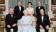 Reina Isabel II y su familia
