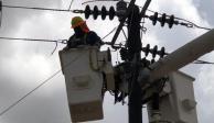 CFE restablece suministro eléctrico a 99.5% en 3 estados tras paso del huracán "Kay".