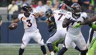 Russell Wilson (3), quarterback de los Denver Broncos, lanza para touchdown contra los Seattle Seahawks en la Semana 1 de la NFL.