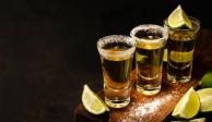 De acuerdo con la Secretaría de Agricultura y Desarrollo Rural, el nombre del tequila proviene de la voz náhuatl “Tecuilan” que significa “lugar de tributos”