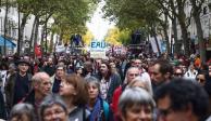 Miles de personas salen a las calles de París para protestar por el alza de los precios