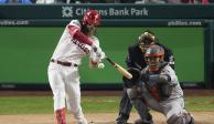 Una acción del Philadelphia Phillies vs Houston Astros, Juego 3 Serie Mundial MLB 2022
