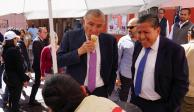 Así disfrutó Adán Augusto López de un helado en calles de Zacatecas