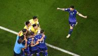 Messi celebra con sus compañeros uno de los goles de Argentina en la Copa del Mundo Qatar 2022.