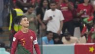 Cristiano Ronaldo, de Portugal, mira hacia arriba durante el encuentro mundialista ante Suiza, en Lusail, Qatar, el martes 6 de diciembre de 2022