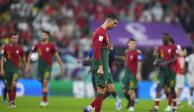 El atacante portugués Cristiano Ronaldo se retira de la cancha tras la victoria 6-1 ante Suiza en los octavos de final del Mundial Qatar 2022.