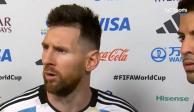 Lionel Messi se calienta tras el partido de Argentina