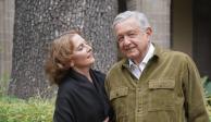 Acompañado por la escritora Beatriz Gutiérrez Müller, su esposa, el Presidente López Obrador deseó feliz Navidad a mexicanos.