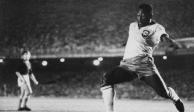 Pelé solamente defendió a dos equipos en su carrera, el Santos de Brasil y el New York Cosmos