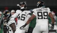 K'Lavon Chaisson (45), DaVon Hamilton (52) y Jeremiah Ledbetter (99) celebran una jugada contra los Jets, en la Semana 16 de la NFL, el pasado 22 de diciembre.