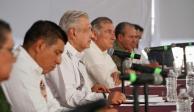El Presidente López Obrador se comprometió a resolver y mejorar el sistema de salud pública.