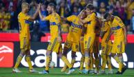 Futbolistas de Tigres celebran un gol en el Torneo Clausura 2023 de la Liga MX.