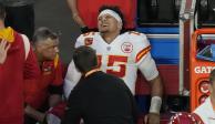 El quarterback Patrick Mahomes de los Chiefs de Kansas City gesticula en la banca durante el primer tiempo del Super Bowl 57&nbsp;
