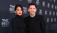 Lionel Messi y Antonela Roccuzzo, su esposa, en la alfombra verde de los Premios The Best de la FIFA.