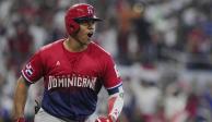 Juan Soto de la República Dominicana reacciona tras disparar un jonrón ante Nicaragua en el Clásico Mundial de Beisbol 2023