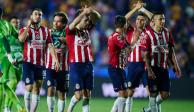 Futbolistas de Chivas celebran una de sus victorias en el Torneo Clausura 2023 de la Liga MX.