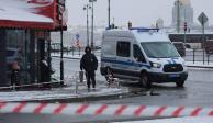 Policía cuida la cafetería en San Petersburgo, Rusia, donde ocurrió la explosión.