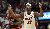 El alero del Heat de Miami Jimmy Butler reacciona tras lanza run triple en el juego 4 de las semifinales de la Conferencia Este ante los Knicks de Nueva York el lunes 8 de mayo del 2023