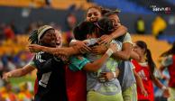 Jugadoras de Tigres celebran una de sus anotaciones sobre Santos en la Fecha 17 de la Liga MX Femenil.