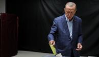 La preferencia del mandatario Recep Tayyip Erdogan cayó por debajo del 50 por ciento con lo que se anticipa una segunda vuelta, pues el Consejo Electoral admitió que podrían tardar más de lo previsto.